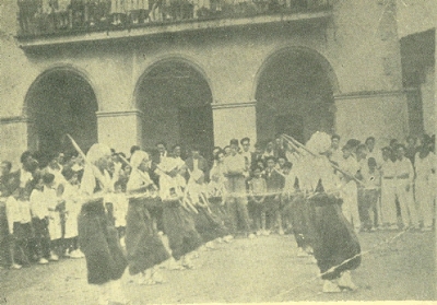 1935ko UZTAILEAN, NESKEN DANTZA-TALDEA ZALDIBIN